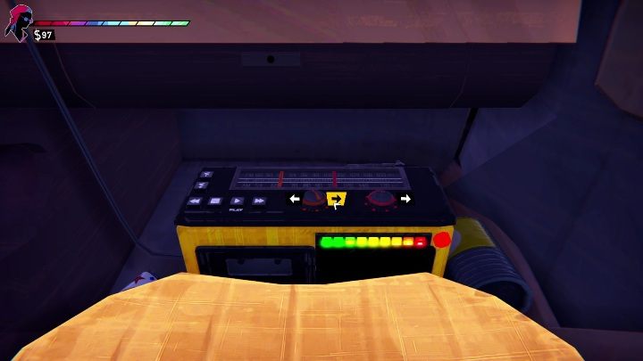 Waszym zadaniem w samochodzie jest ustawienie radia i anten tak, aby te miały idealny sygnał, który umożliwi chłopakowi swobodną rozmowę - Road 96: Rozdział 4 - solucja, opis przejścia - Road 96 - poradnik do gry