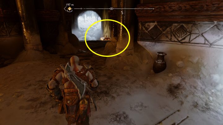 Skrzynia leży w małym pomieszczeniu naprzeciwko wejścia do twierdzy - God of War Ragnarok: Twierdza Łupieżców (Raider Stronghold), Midgard - sekrety, znajdźki - God of War Ragnarok - poradnik do gry