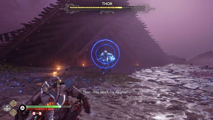 Od drugiej części walki musicie być gotowi żeby przerywać niebieskie ataki Thora - podbiegajcie szybko do bossa i uderzajcie go tarczą (wciśnięcie 2x przycisku L1) - God of War Ragnarok: Jak pokonać Thora (druga walka w finale)? - God of War Ragnarok - poradnik do gry