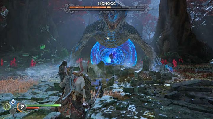 Kolejny z ataków bossa to wchłanianie obiektów z okolicy - God of War Ragnarok: Jak pokonać Nidhogga, węża z Vanaheim? - God of War Ragnarok - poradnik do gry