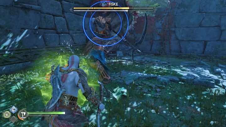 Niektóre z ataków bossa mogą też być oznaczane niebieskimi pierścieniami - to szansa na przerwanie ataku i dla przypomnienia musicie wcisnąć 2 razy przycisk L1 żeby wykonać uderzenie tarczą - God of War Ragnarok: Jak pokonać Fiske? - God of War Ragnarok - poradnik do gry