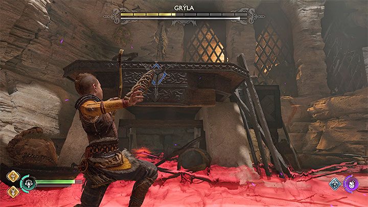W określonych momentach walki podłoże zaświeci się na czerwono - to ostrzeżenie przed większym atakiem obszarowym - God of War Ragnarok: Jak pokonać Grylę i jak zniszczyć kocioł? - God of War Ragnarok - poradnik do gry