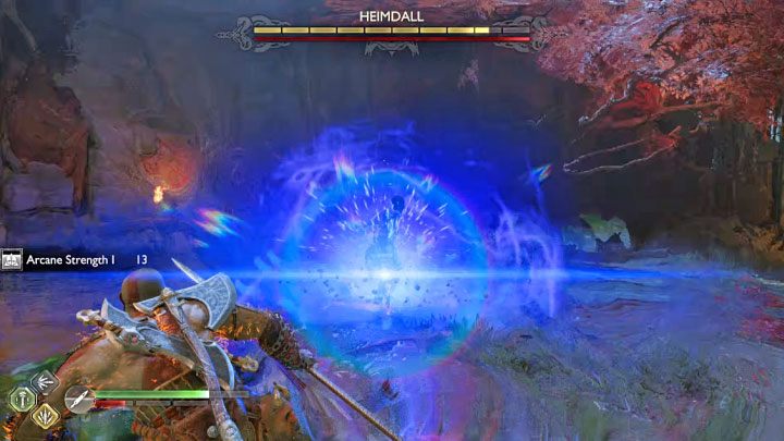 2) Czerwone ataki - Po spowolnieniu czasu i pojawieniu się czerwonych pierścieni boss może wykonać atak bifrostem (odskoczcie szybko od niego) lub uderzenie mieczem (skorzystajcie z uniku) - God of War Ragnarok: Jak pokonać Gulltoppra i Hajmdala (Heimdall)? - God of War Ragnarok - poradnik do gry