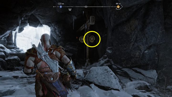 Skorzystajcie z pierwszego uchwytu i wskoczcie do jaskini - God of War Ragnarok: Przekleństwo Sigrun (Sigruns Curse) - przysługa, solucja, opis przejścia - God of War Ragnarok - poradnik do gry