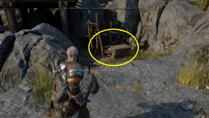 Przedmiot jest schowany za deskami pod drewnianą ścieżką - God of War Ragnarok: Kuźnia (The Forge), Svartalfheim - sekrety, znajdźki - God of War Ragnarok - poradnik do gry