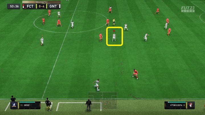 Blokowanie adresata (L3+R3) to mechanika, która umożliwia oddanie kontroli nad piłkarzem prowadzącym piłkę AI, dzięki czemu możecie przerzucić się na innego, dowolnego zawodnika, który ma odebrać podanie - FIFA 23: Gra w ataku - budowanie akcji, kontrola, kontra - FIFA 23 - poradnik do gry