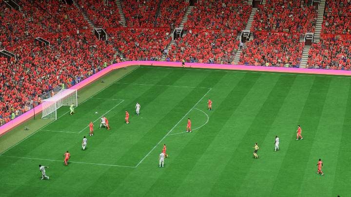 W wielu sytuacjach klasyczne dośrodkowanie piłki górą jest najlepszym rozwiązaniem, aby zagrać futbolówkę w pole karne do wbiegających napastników - FIFA 23: Porady na start - FIFA 23 - poradnik do gry