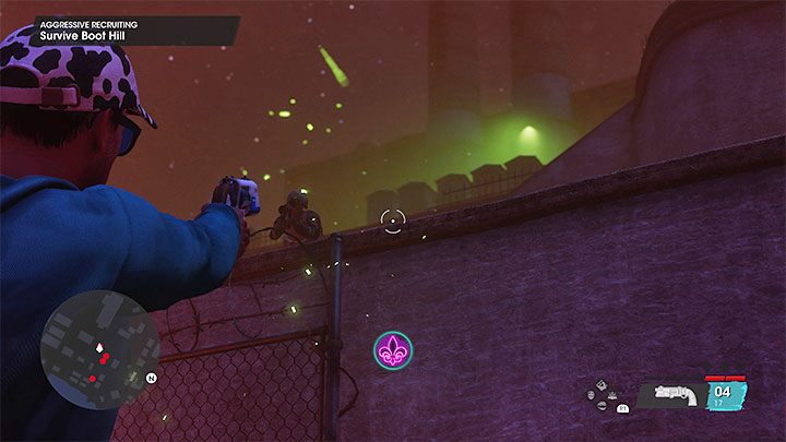 W dalszej części przeprawy musicie uważać na przeciwników z wyrzutniami fajerwerków - strzelają oni z wyższych półek i mogą Was łatwo pozbawić większych ilości punktów zdrowia - Saints Row 2022: Agresywne werbowanie (Aggressive Recruiting) - solucja, opis przejścia - Saints Row - poradnik do gry