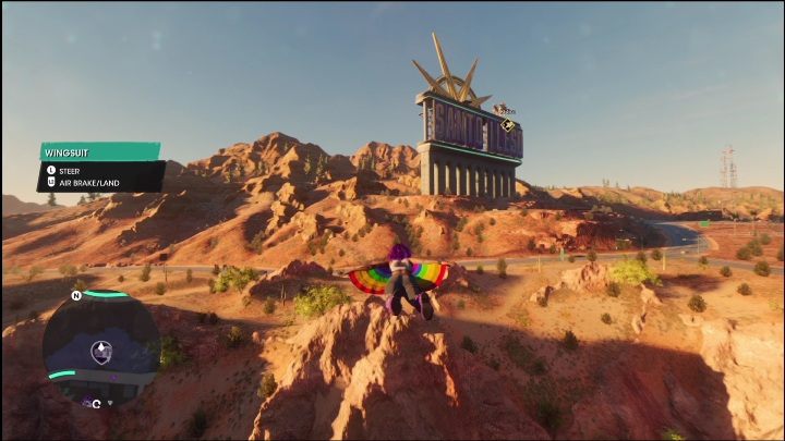 W grze można poruszać się w powietrzu za pomocą kombinezonu do szybowania - Saints Row 2022: Eksploracja świata - sposoby podróżowania po mapie i aktywności - Saints Row - poradnik do gry