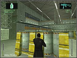 Uważaj, jak tylko wejdziesz do środka, zostaniesz ostrzelany przez ludzi stojących na balkonie, powyżej i tych za przeszkodami w sali - [Ghost] The Power Plant - Nuclear Shipping | Enter The Matrix - Enter The Matrix - poradnik do gry