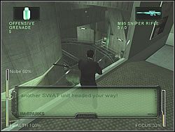 Wróć do szyby, wyciągnij karabin i korzystając ze zwolnienia eliminuj strzelających do Twojej przyjaciółki żołnierzy - [Ghost] The Power Plant - Core Control Room | Enter The Matrix - Enter The Matrix - poradnik do gry