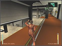 Zaczynasz na wyższym piętrze, w okolicy terminalu lotniska - [Niobe] The Airport - Check In | Enter The Matrix - Enter The Matrix - poradnik do gry