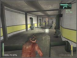 Otwórz drzwi z prawej i wejdź do korytarza z rurami - [Niobe] The Airport - Jackson in Steam | Enter The Matrix - Enter The Matrix - poradnik do gry