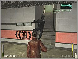 Gdy natkniesz się na pierwszego przeciwnika, skorzystaj ze zwolnienia by dopaść go zanim on dopadnie Ciebie - [Niobe] The Airport - Jackson in Steam 2 | Enter The Matrix - Enter The Matrix - poradnik do gry