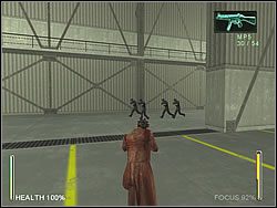 Znajdziesz się na rusztowaniu, na którego szczycie czeka kilku wojaków - [Niobe] The Airport - Hangars | Enter The Matrix - Enter The Matrix - poradnik do gry