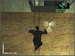 Jeśli Ci się nie uda, będziesz musiał wyskoczyć na górę po pudłach, a strzelającym z miejsca z którego przyszedłeś policjant nie ułatwi Ci wcale zadania - [Ghost] City Rooftops - Answer the Phone | Enter The Matrix - Enter The Matrix - poradnik do gry