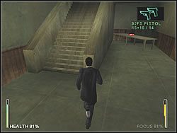 Agent będzie podążał Twoim śladem, wiec nie zajmuj się specjalnie dwoma policjantami w środku tylko biegnij od razu w stronę schodów, pozostawiając za sobą Agenta i apteczkę na stole, nieopodal - [Ghost] City Rooftops - Answer the Phone | Enter The Matrix - Enter The Matrix - poradnik do gry