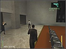 Załatw wszystkich i jeśli trzeba, zabierz apteczkę spod centralnie umieszczonego biurka - informacji - [Ghost] The Airport - Concourse | Enter The Matrix - Enter The Matrix - poradnik do gry