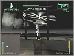 Helikopter nadleci z prawej, kierując się w Twoją lewą stronę - [Ghost] The Airport - North Point 2 | Enter The Matrix - Enter The Matrix - poradnik do gry