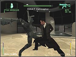 Postaraj się wpakować w niego jak najwięcej naboi, uważając by nie zmarnować zbyt wielu na framugach okien - [Ghost] The Airport - North Point 2 | Enter The Matrix - Enter The Matrix - poradnik do gry