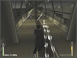 Jak tylko kata zostanie otwarta, skorzystaj z przejścia by załatwi dwójkę strzelających z karabinów maszynowych policjantów - [Ghost] The Airport - Monorail | Enter The Matrix - Enter The Matrix - poradnik do gry