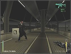 W połowie drogi do końca tunelu z dachu wskoczy do Ciebie dwójka żołnierzy do zadań specjalnych - najsilniejsi jak dotąd oponenci - [Ghost] The Airport - Monorail | Enter The Matrix - Enter The Matrix - poradnik do gry