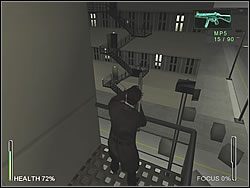 Zejdź przez właz w pomieszczeniu wieży kontrolnej i dalej po schodach w dół - [Ghost] The Airport - Control Tower | Enter The Matrix - Enter The Matrix - poradnik do gry