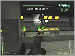 By wyeliminować tą machinę, musisz poczekać aż stanie ona dokładnie przed szybą wieży - [Ghost] The Airport - Control Tower 2 | Enter The Matrix - Enter The Matrix - poradnik do gry