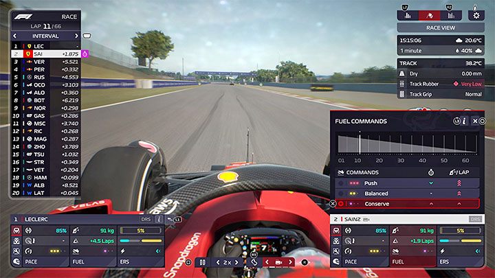 Najbardziej oczywisty sposób na zmianę zużycia paliwa to korzystanie z Poleceń dotyczących paliwa (Fuel Commands) - to druga zakładka w menu poleceń dla danej kierowcy - F1 Manager 2022: Zużycie paliwa - jak zmniejszać, polecenia dotyczące paliwa - F1 Manager 2022 - poradnik do gry