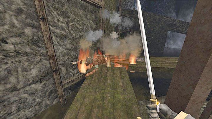 Jeśli nie macie nic przeciwko konfrontacji, to najlepiej wspiąć się na tyłach windy, zakraść się od tyłu do jednego z wrogów i wykonać pchnięcie ostrzem, by go zabić - Gloomwood: Coast Caves (jaskinie) - solucja, opis przejścia - Gloomwood - poradnik do gry