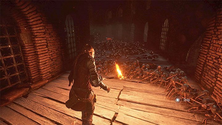 Pożarcie przez szczury to najczęstszy powód śmierci w grze, bo łatwo możecie zapomnieć się i wkroczyć do obszaru, w którym są w stanie Was dopaść - Plague Tale Requiem: Porady na start - lista - A Plague Tale Requiem - poradnik do gry