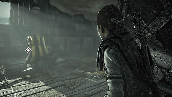 Jest tylko jedno wyjście z głównej części wioski - to drzwi górnej chatki w pobliżu miejsca, którego pilnował żołnierz w ciężkim pancerzu - Plague Tale Requiem: Dotarcie do łodzi Sophii (Reach Sophias boat) - solucja, opis przejścia - A Plague Tale Requiem - poradnik do gry