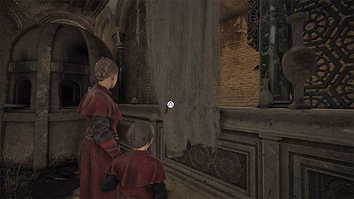 Sophia znajdzie przejście na piętro - ukryto je za zasłoną z powyższego obrazka - Plague Tale Requiem: Zbadanie świętych komnat (Explore the sacred chambers) - solucja, opis przejścia - A Plague Tale Requiem - poradnik do gry