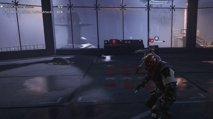 Za drzwiami zmierzycie się z wrogiem Szpony-łowczynie (Hunter Talon) - w porównaniu do zwykłych Szponów nie wymagają zatrzymania strzałem, zadają jednak wysokie obrażenia od trucizny - Gotham Knights: Jacob Kane - solucja, opis przejścia - Gotham Knights - poradnik do gry