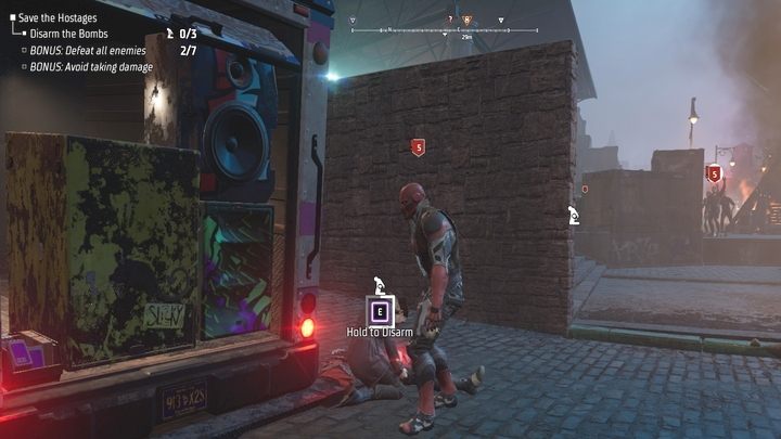 Misja nie jest trudna, jednak, gdy zostaniecie wykryci, będziecie mieli tylko minutę na rozbrojenie wszystkich ładunków - Gotham Knights: Rozdział Harley Quinn - solucja, opis przejścia - Gotham Knights - poradnik do gry