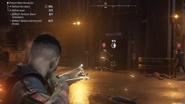Po dotarciu do znacznika misji chrońcie Marka Hendricksa schowanego za drzwiami, nie pozwalając nikomu ich wyważyć - musicie pokonać 3 fale wrogów, włącznie z Dzikimi Szponami między nimi - Gotham Knights: Maskarada (The Masquerade) - solucja, opis przejścia - Gotham Knights - poradnik do gry