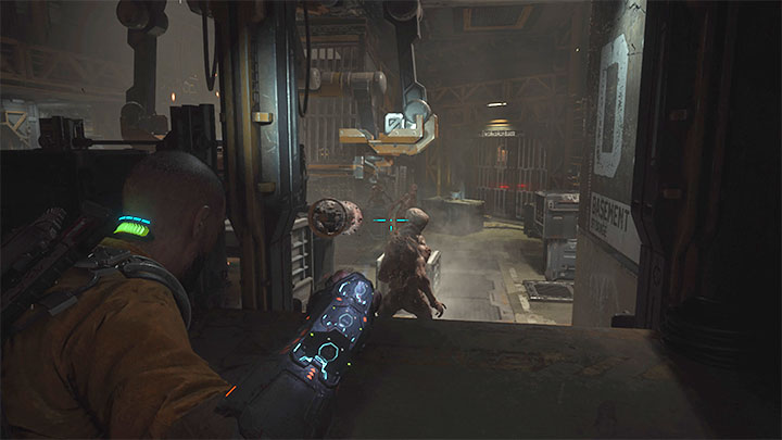 W piwnicy jest zamknięte przejście D3 Basement wymagające bezpiecznika bramy - zapamiętajcie je, bo później tu powrócicie - Callisto Protocol: Rozdział 2: Następstwa (Aftermath) - solucja, opis przejścia - The Callisto Protocol - poradnik do gry