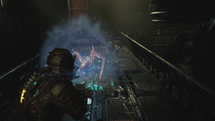 Musicie doprowadzić teraz do sytuacji, w której łowca znajdzie się za wahadłowcem, w miejscu, w którym doszło do testu silników - Dead Space Remake: Rozpacz i ruina (End of Days) - Dead Space Remake - poradnik do gry