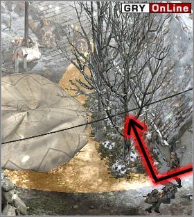 W tym samym czasie pozostałymi komandosami zabierz broń i amunicję wrogów zabitych na moście i przesuń ich tak, jak pokazuje powyższy obrazek - [STALINGRAD] Misja 02 cz.2 - Commandos 3: Kierunek Berlin - poradnik do gry