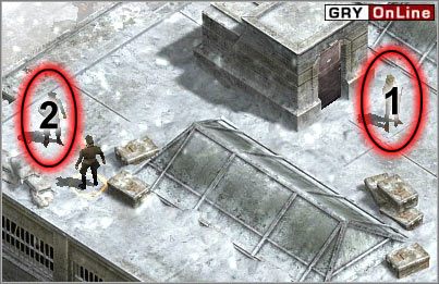 Zagadaj patrolującego żołnierza (2), by stał w miejscu i nie przeszkadzał - [STALINGRAD] Misja 03 cz.4 - Commandos 3: Kierunek Berlin - poradnik do gry