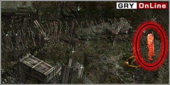 Ogłusz żołnierza zaznaczonego czerwonym kółkiem na obrazku powyżej, jak najszybciej go zwiąż i zabierz ciało - [EUROPA ŚRODKOWA] Misja 01 cz.3 - Commandos 3: Kierunek Berlin - poradnik do gry