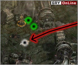 Popatrz w prawo - powinieneś zauważyć dwóch oficerów - [EUROPA ŚRODKOWA] Misja 01 cz.5 - Commandos 3: Kierunek Berlin - poradnik do gry