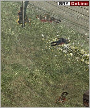 Musisz dopilnować by oficer z pistoletem nie zaczął strzelać - zwabi to innych żołnierzy i utrudni ich zabicie - [EUROPA ŚRODKOWA] Misja 03 cz.2 - Commandos 3: Kierunek Berlin - poradnik do gry