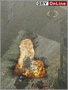 Teraz, używając sapera i jego koktajlów Mołotowa, rozwal po kolei wszystkie motory - [EUROPA ŚRODKOWA] Misja 05 cz.6 - Commandos 3: Kierunek Berlin - poradnik do gry