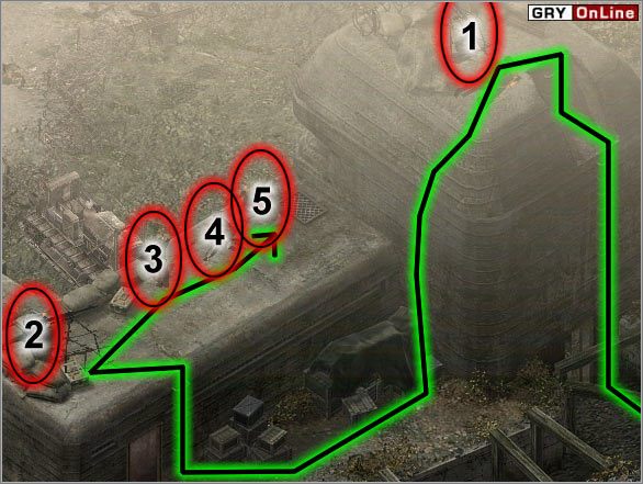 Dla ostrożności możesz poczekać, aż dwaj żołnierze biegający od drzwi do drzwi będą martwi - [NORMANDIA] Misja 03 cz.3 - Commandos 3: Kierunek Berlin - poradnik do gry