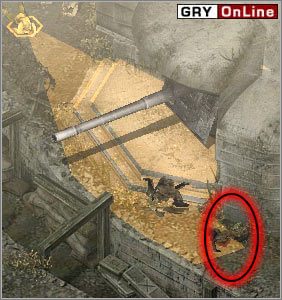 Teraz musisz zielonym beretem dostać się do swoich żołnierzy - wyjdź z bunkra drzwiami, których bronili przeciwnicy, potem znowu do tunelu i do swoich - [NORMANDIA] Misja 03 cz.4 - Commandos 3: Kierunek Berlin - poradnik do gry