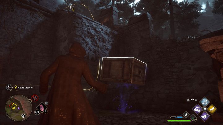 Dotrzyjcie na dół i rzućcie zaklęcie Wingardium Leviosa po to żeby zacząć przenosić zrzuconą skrzynię - Hogwarts Legacy: Wielki Donżon (The High Keep) - Hogwarts Legacy - poradnik do gry