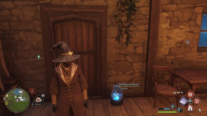 Znajdźka stoi przy drzwiach wejściowych domu - Hogwarts Legacy: Posążki demimoza (Demiguise Statues) - Highlandy - Hogwarts Legacy - poradnik do gry