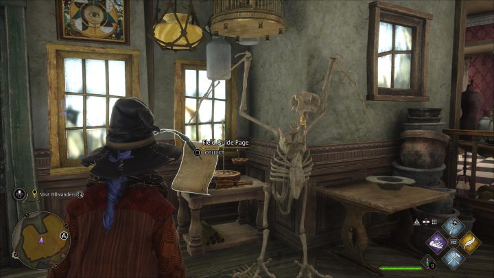 Ta znajdźka jest w tym samym budynku co sklep ze strojami, możecie jednak wejść do niego drzwiami, które są pod zielonym szyldem Dervish Banges - Hogwarts Legacy: Strony przewodnika (Field Guide Pages) część 2 - Hogsmeade - Hogwarts Legacy - poradnik do gry