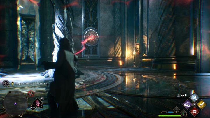 Po prawej stronie jest interaktywny przełącznik i trafcie w niego zaklęciem podstawowym - dojdzie o obrócenia magicznej bramy o 180 stopni - Hogwarts Legacy: Próba Charlesa Rookwooda (Charles Rookwoods Trial) - Hogwarts Legacy - poradnik do gry